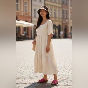 Vionic Women's Fuchsia Textured Mules in excellent conditions